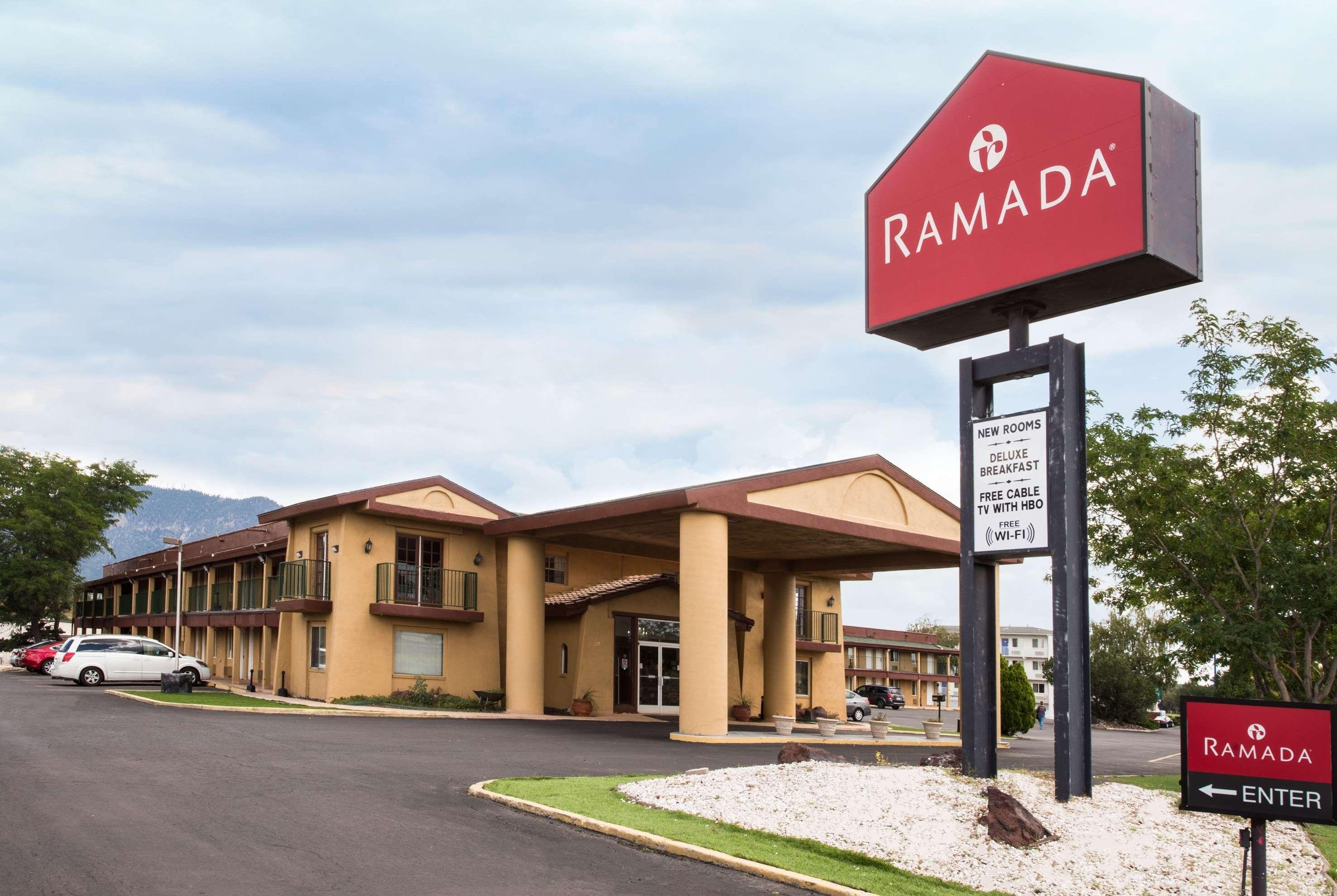 Ramada By Wyndham Flagstaff East Hotel Exterior foto
